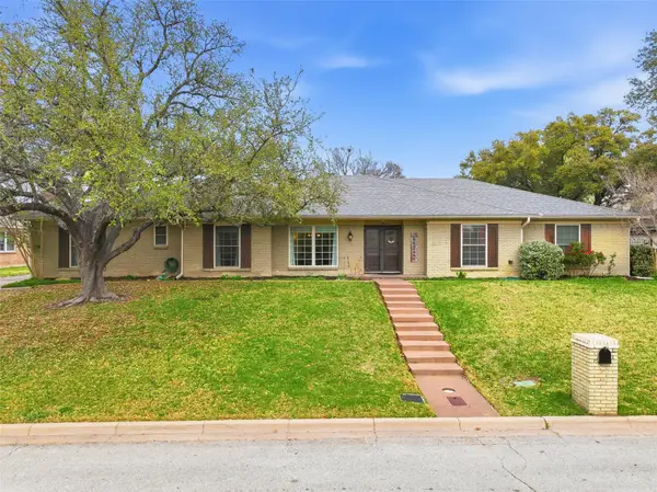 7208 Tamarack Road, Benbrook, TX 76116