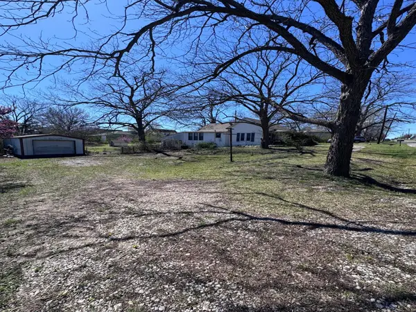 633 E Cooper Street, Van Alstyne, TX 75495