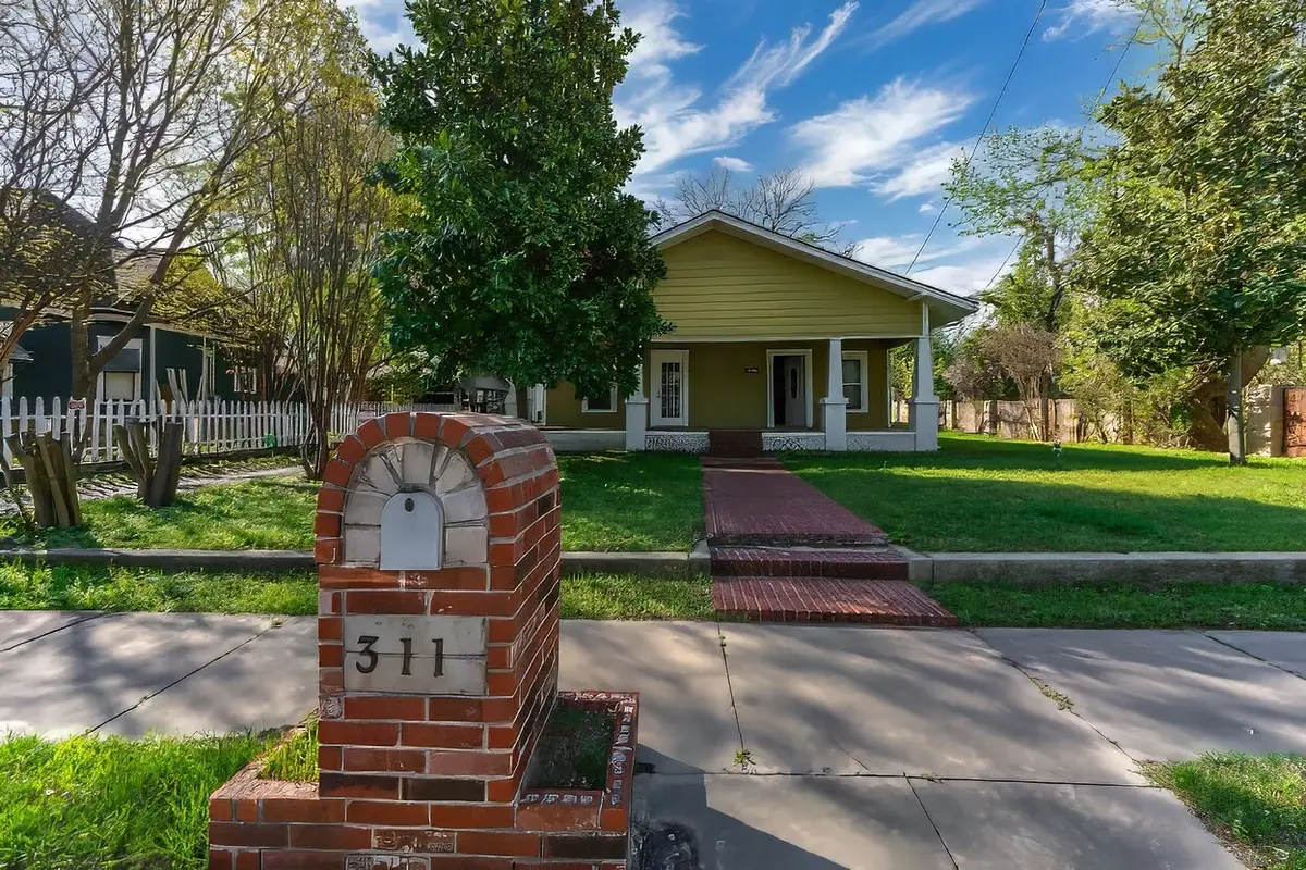 311 W Spring Street, Weatherford, TX 76086 - #1