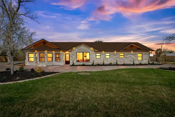 1404 S Robinson Drive, Robinson, TX 76706