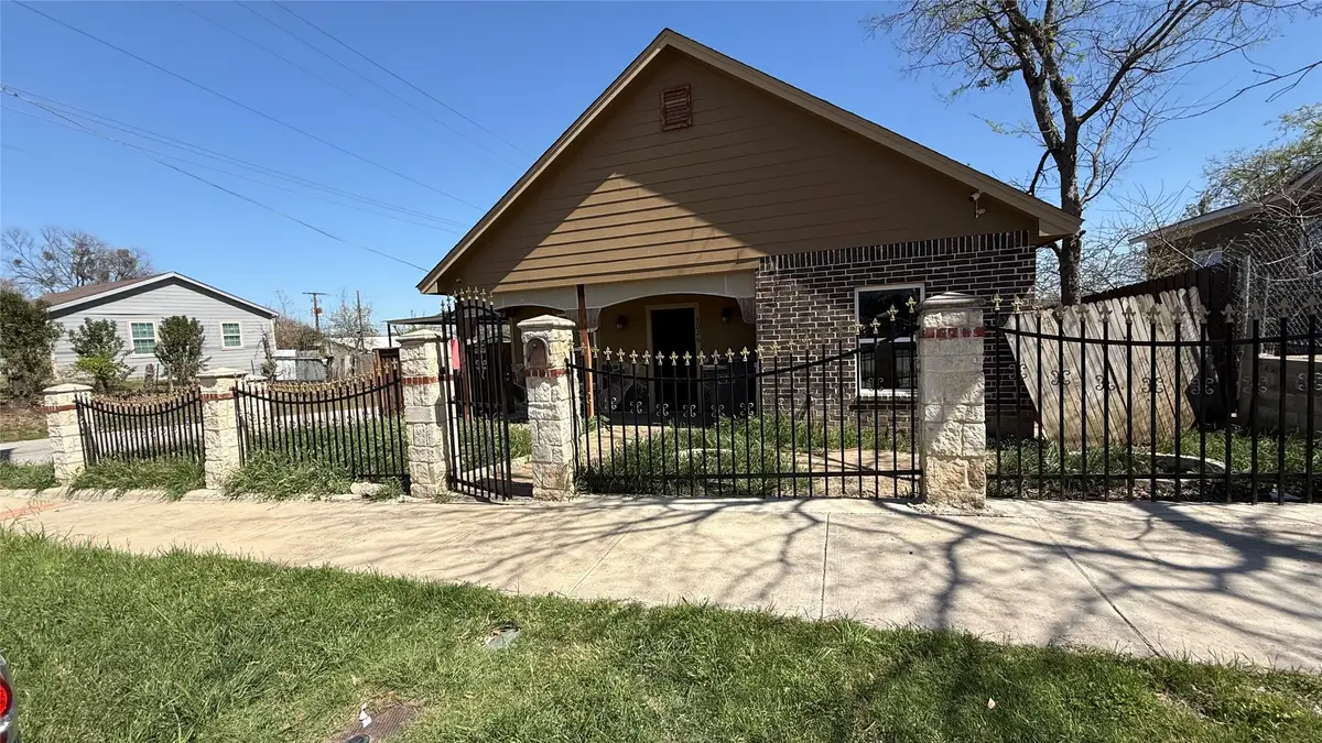 3026 N Hampton Street, Fort Worth, TX 76106 - #1
