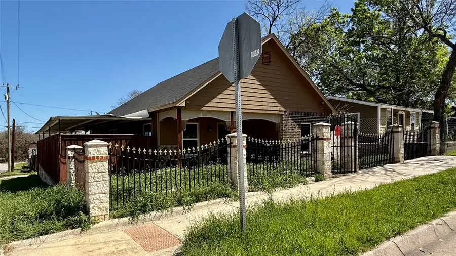 3026 N Hampton Street, Fort Worth, TX 76106 - #2