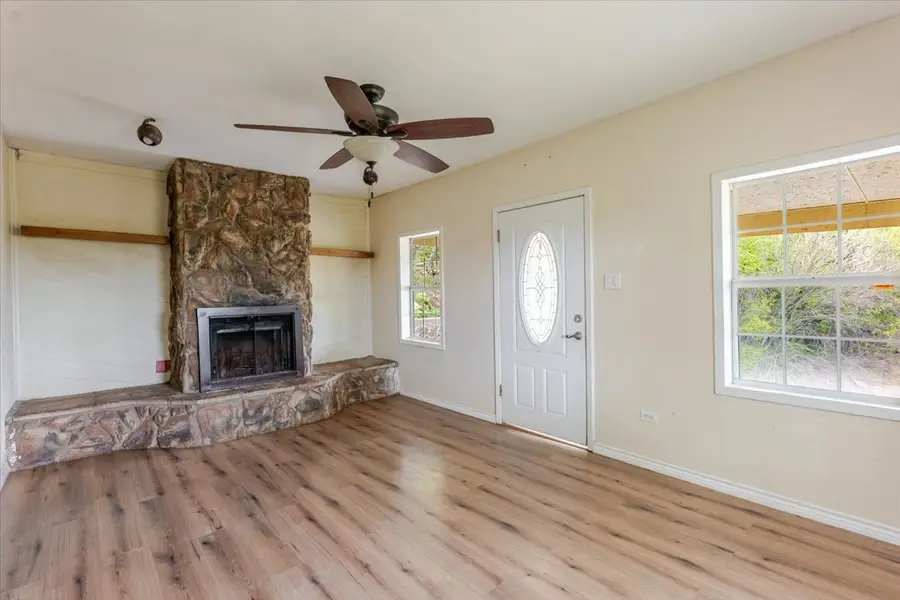 617 NW 9th Street, Mineral Wells, TX 76067 - #3