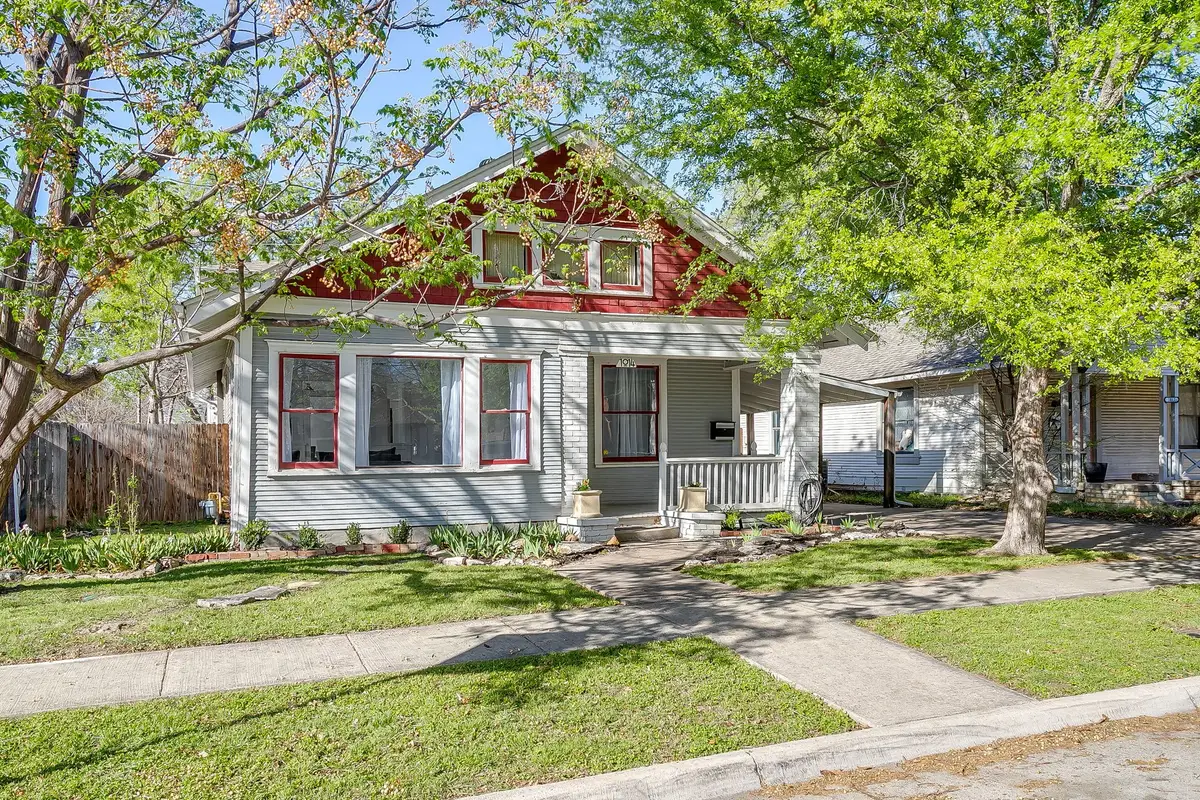 1014 W Arlington Avenue, Fort Worth, TX 76110 - #1