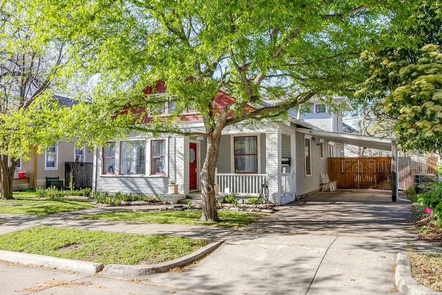 1014 W Arlington Avenue, Fort Worth, TX 76110 - #2