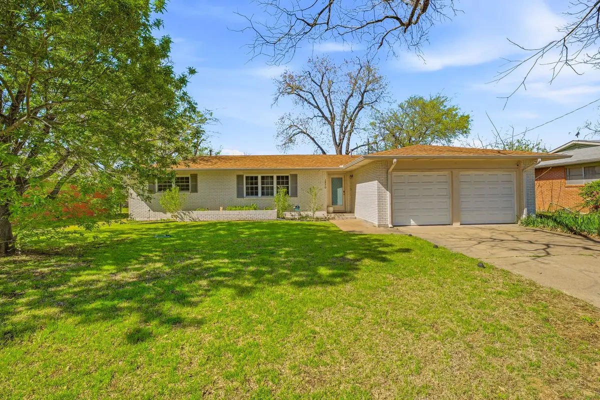 1310 N Cleveland Avenue, Stephenville, TX 76401 - #1