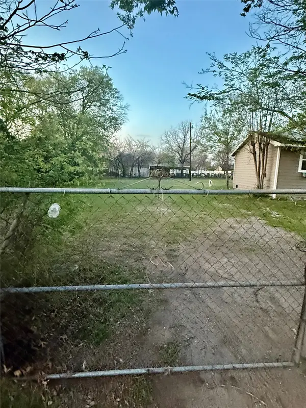 4 Hill Lane, Red Oak, TX 75154