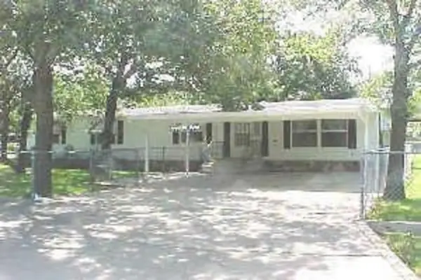 820 Branding Iron Trail, Granbury, TX 76049