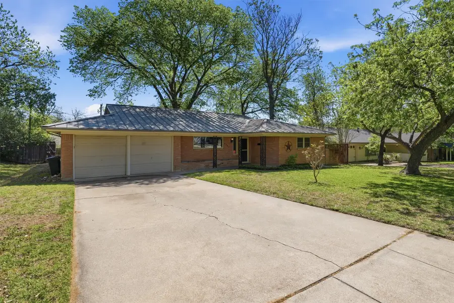 4105 Springbranch Drive, Benbrook, TX 76116 - #2