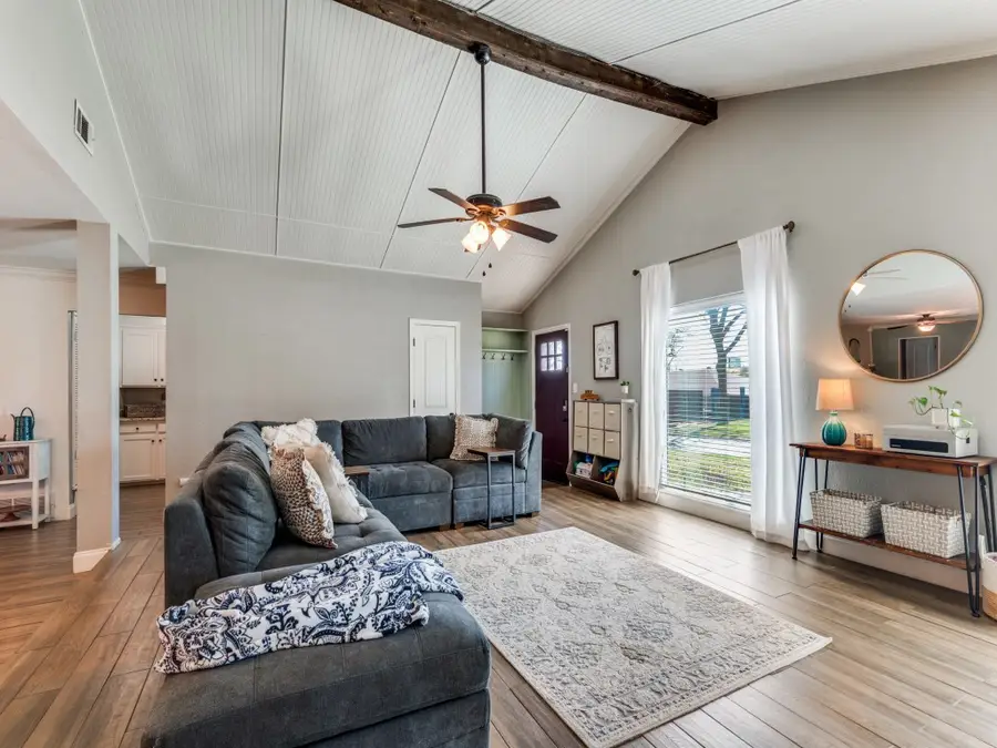 716 Thousand Oaks Drive, Hurst, TX 76054 - #3