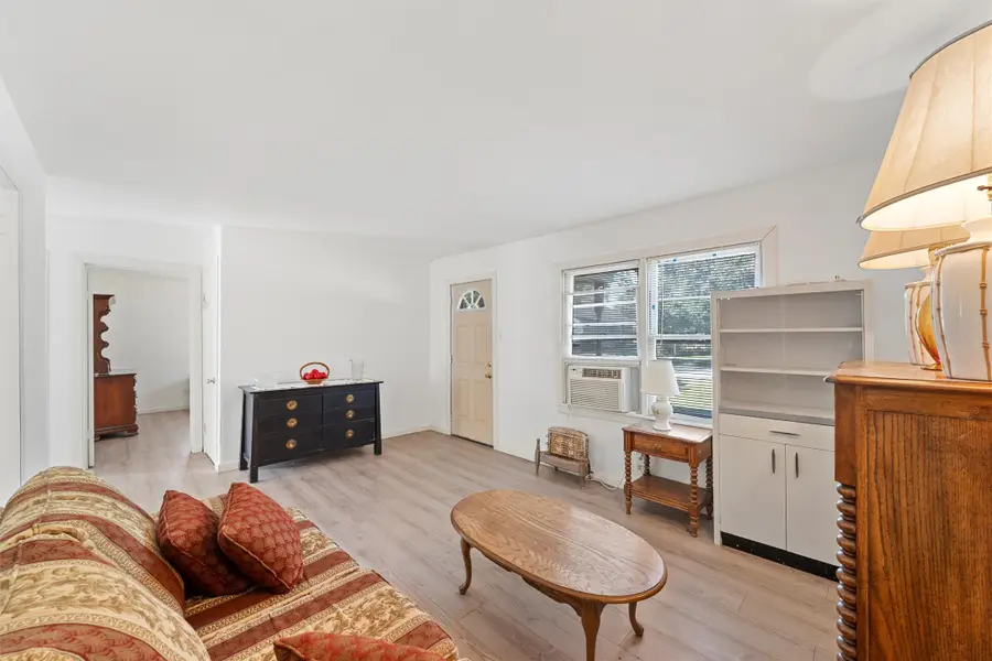 211 S Smyth Street, Mart, TX 76664 - #3