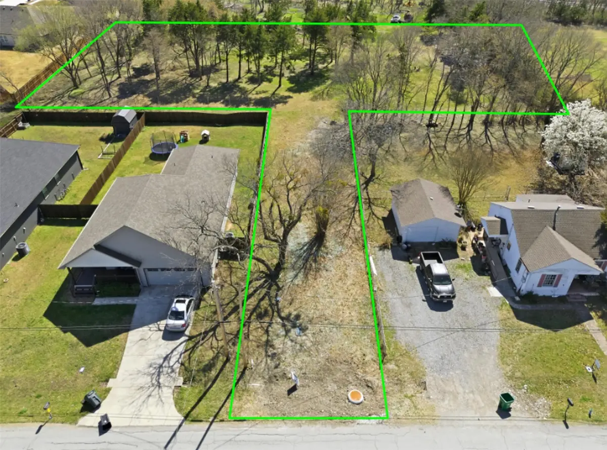 317 E Saunders Street, Trenton, TX 75490 - #1