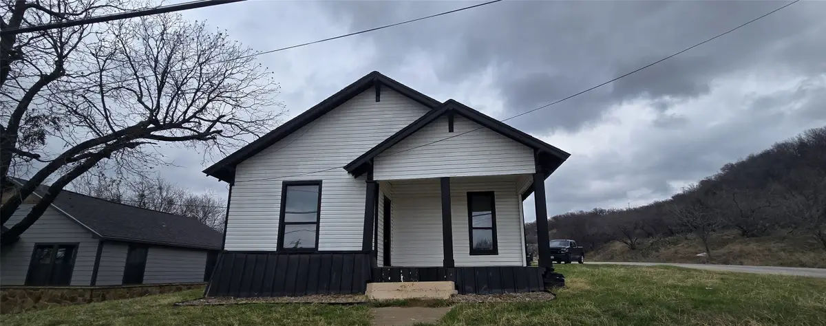 915 NE 1st Street, Mineral Wells, TX 76067 - #1