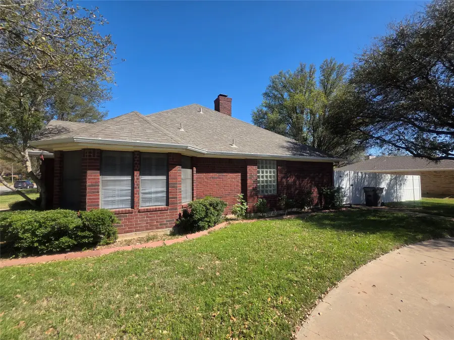 1404 Roanoake Drive, Graham, TX 76450 - #2