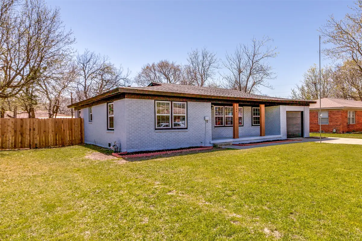 1706 E Garnett Street, Gainesville, TX 76240 - #1