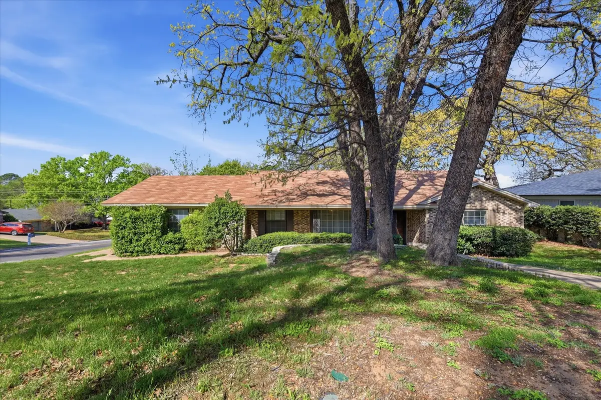 700 Vail Drive, Arlington, TX 76012 - #1