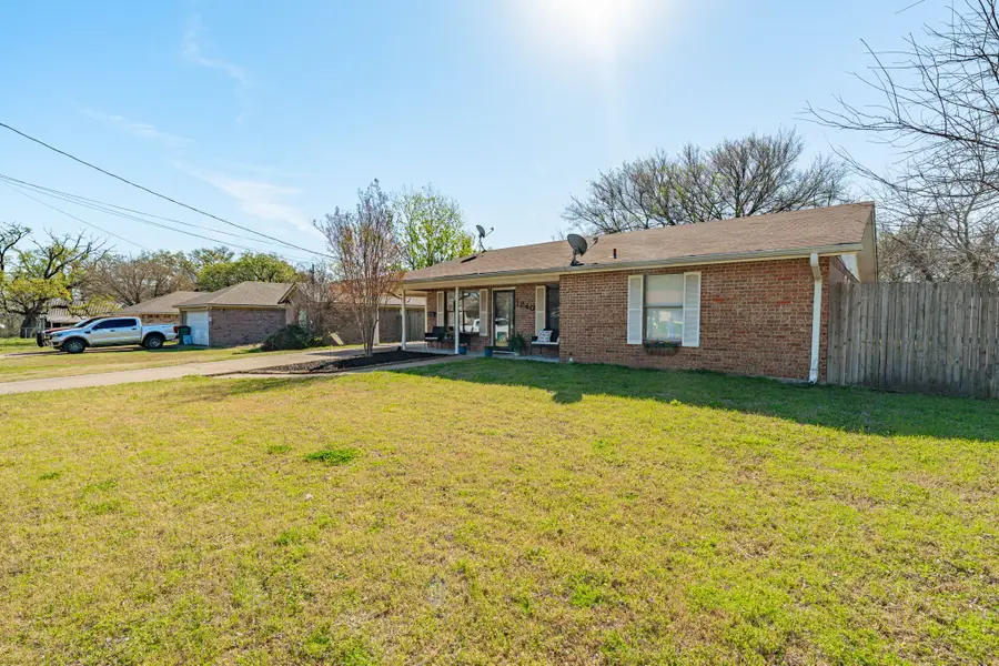 1240 W Groesbeck Street, Stephenville, TX 76401 - #3
