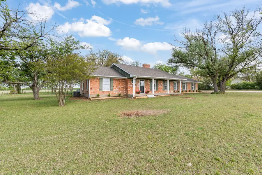 401 Edgewood Lane, Cleburne, TX 76031 - #2
