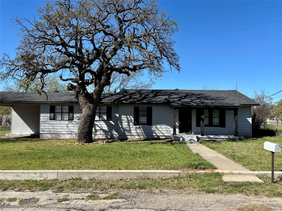 607 Baylor Street, Nocona, TX 76255 - #1