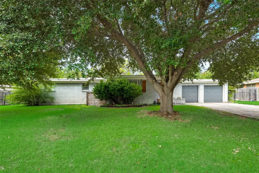 3812 Springbranch Drive, Benbrook, TX 76116 - #2