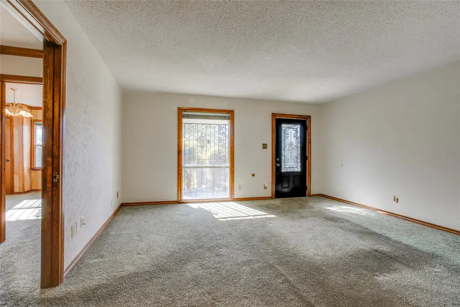 614 Marshalldell Avenue, Dallas, TX 75211 - #3