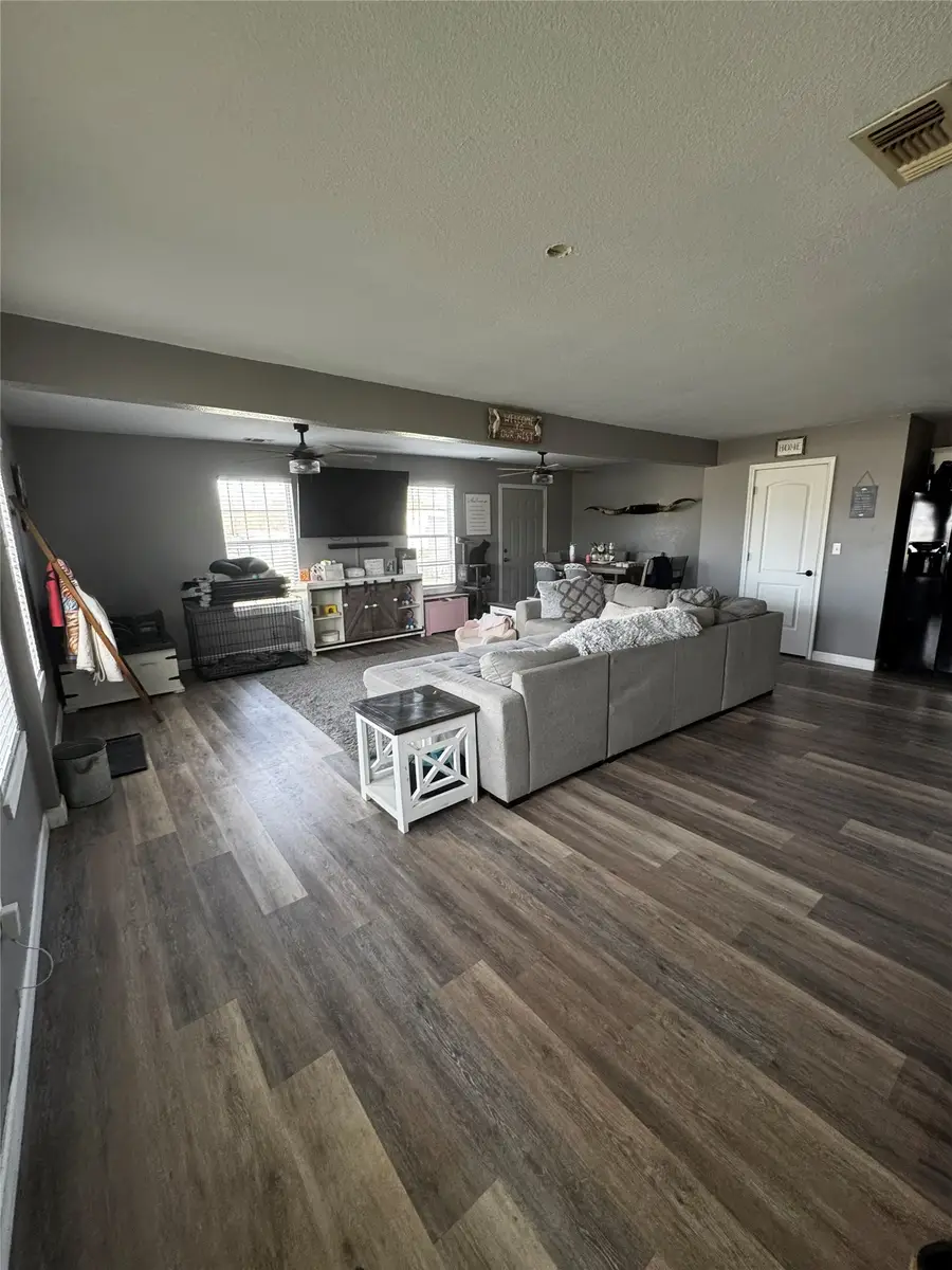 909 N 10th Street, Albany, TX 76430 - #3