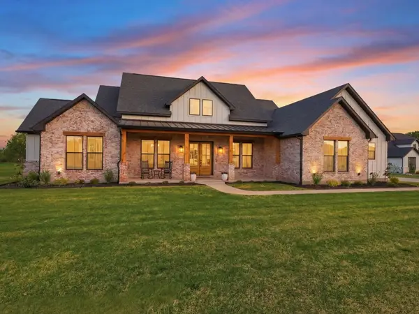 330 Charlie Joseph Drive, Van Alstyne, TX 75495