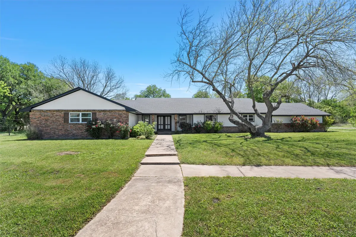 1049 W Moonlight Drive, Robinson, TX 76706 - #1