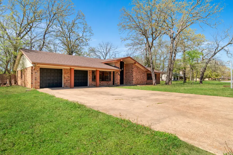 830 39th Street Se, Paris, TX 75462 - #2