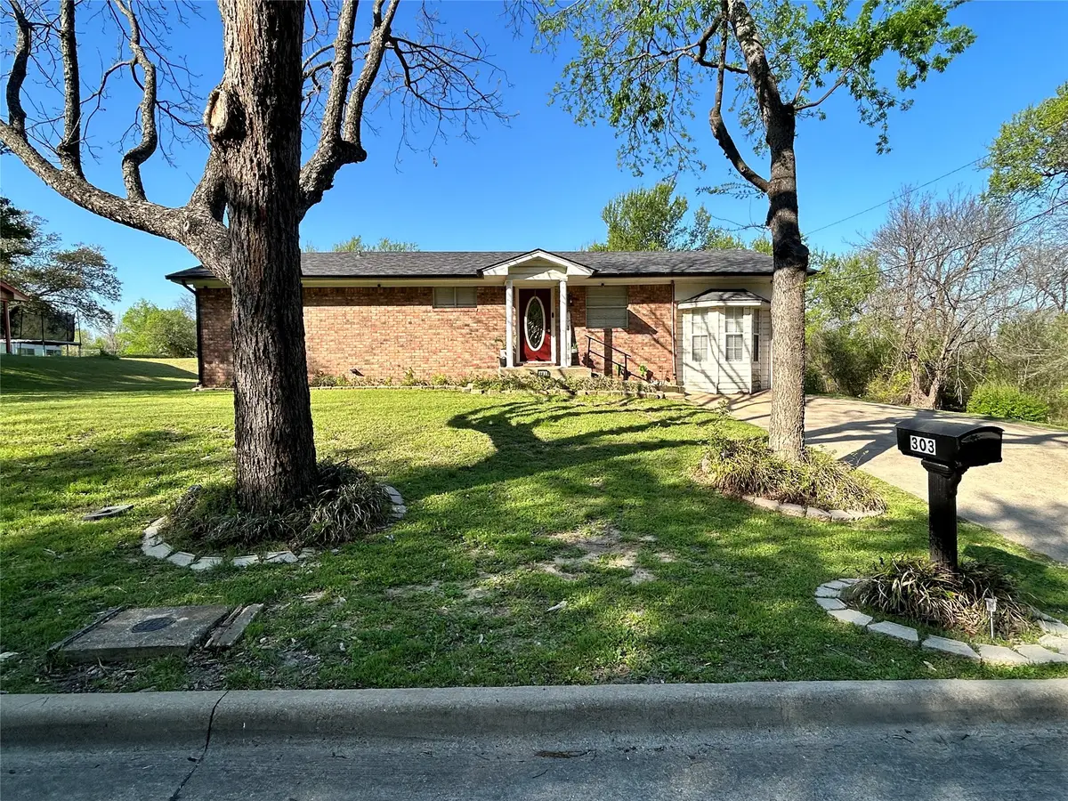 303 N Caesar Street, Ennis, TX 75119 - #1
