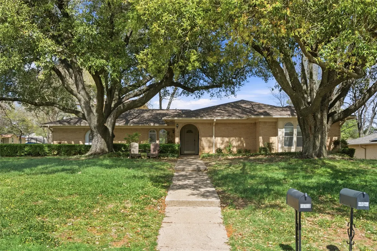 2326 Forest Hills Road, Grapevine, TX 76051 - #1