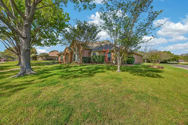 301 Raintree Drive, Highland Village, TX 75077