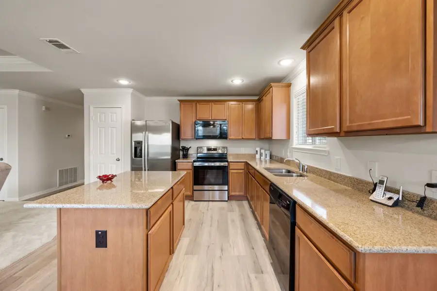 704 Bastrop Drive, Arlington, TX 76002 - #2