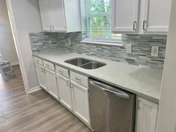 2823 Ermine Way, Farmers Branch, TX 75234