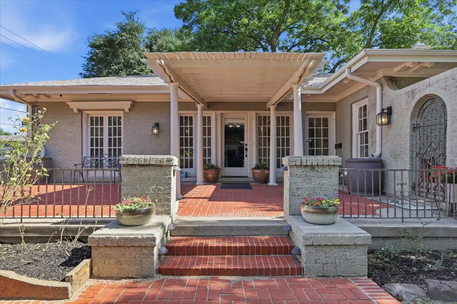 1306 N Locust Street, Denton, TX 76201 - #2