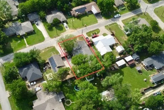 417 S Prairie St, Pilot Point, TX 76258 - #2