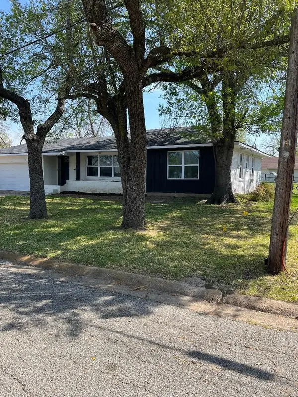 1204 Park Avenue, Bonham, TX 75418