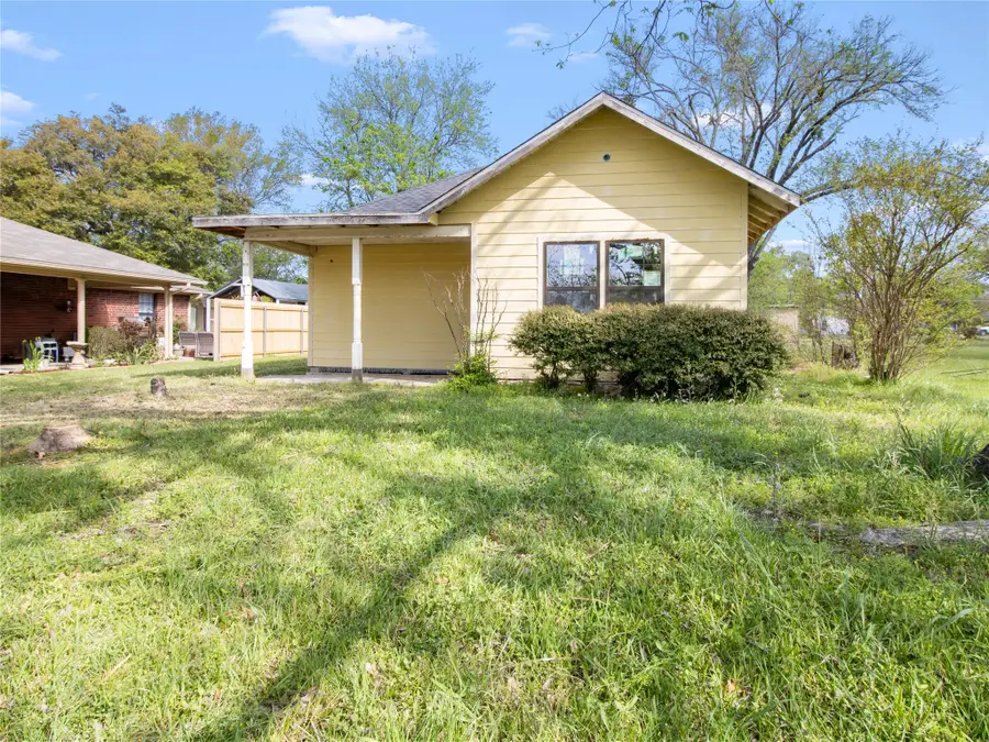 1005 E Evergreen Street, Mexia, TX 76667 - #2
