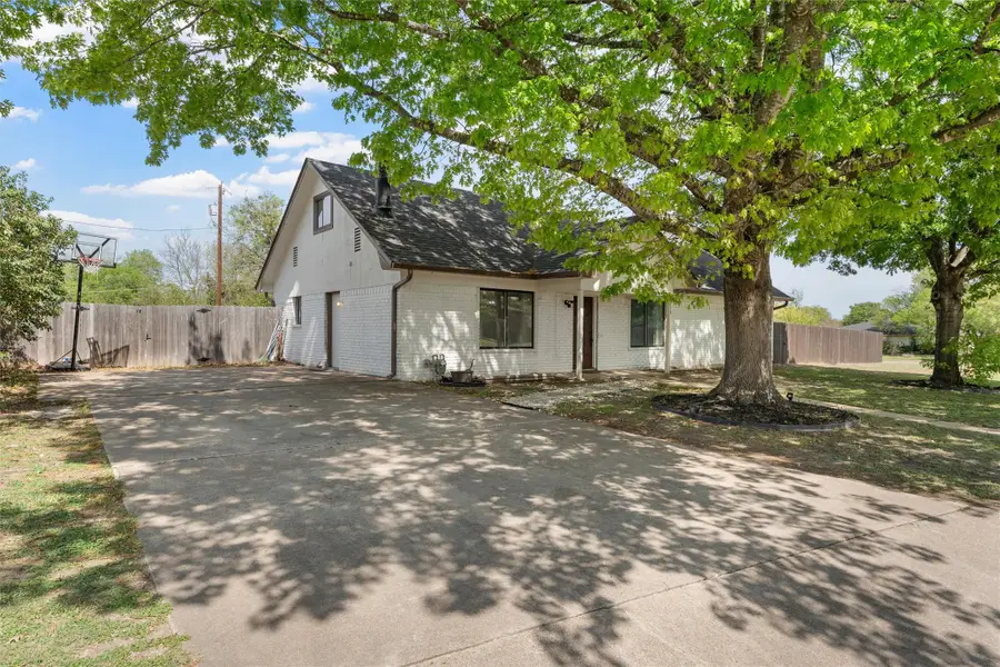 128 E Johnson Street, Hewitt, TX 76643 - #3