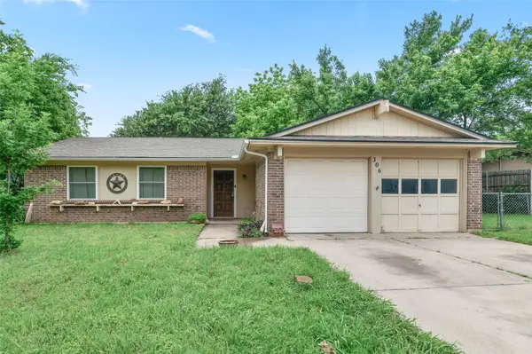 306 Bluebird Circle, Denton, TX 76209