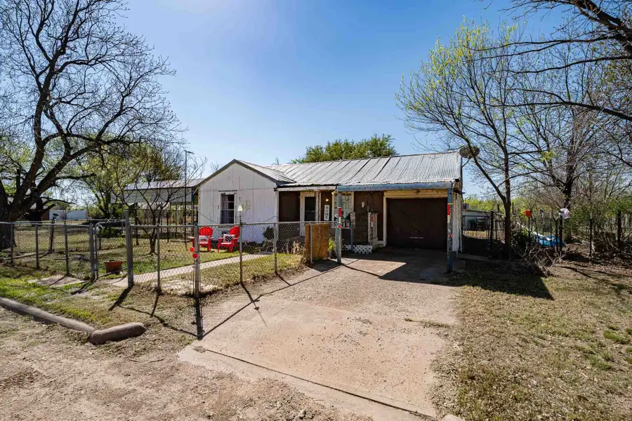 814 Texas Street, Stamford, TX 79553 - #3