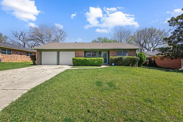 1306 Hillside Drive, Gainesville, TX 76240
