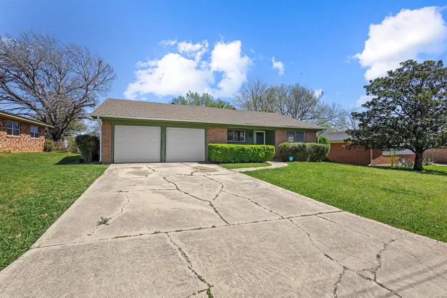 1306 Hillside Drive, Gainesville, TX 76240 - #2