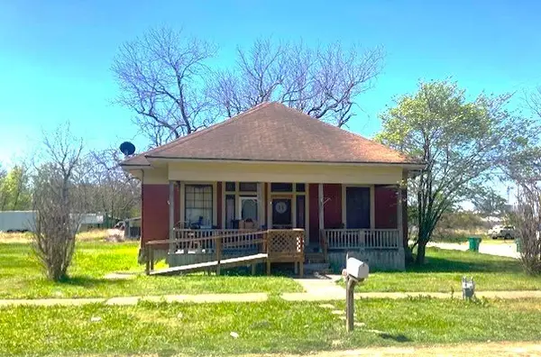 302 S Pearl Street, Mart, TX 76664