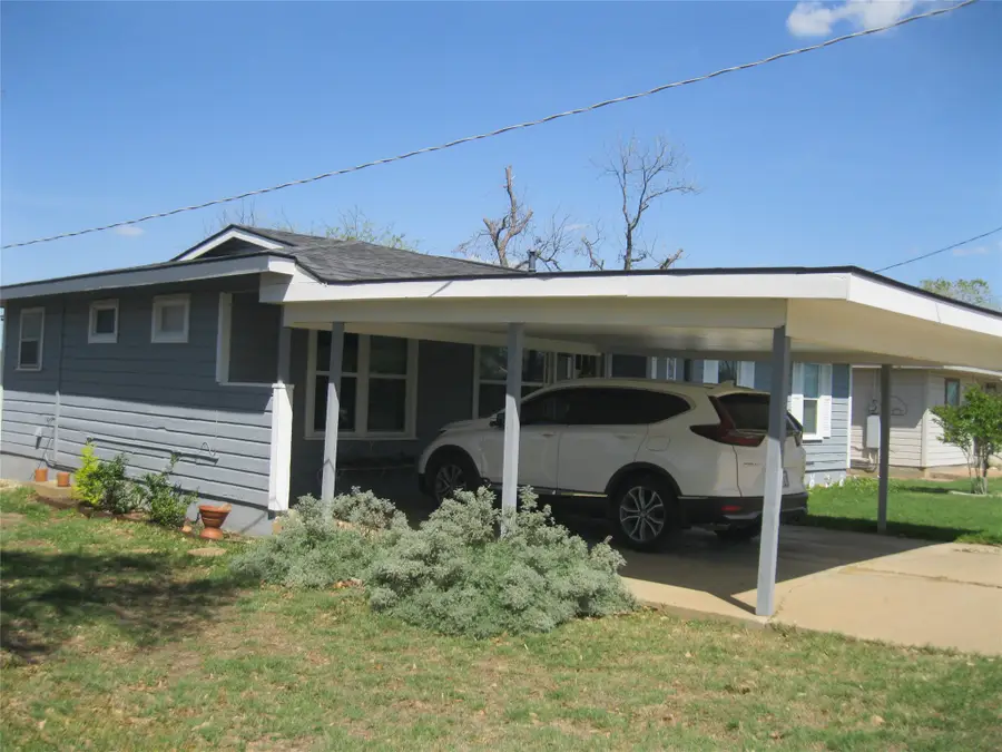 1308 W Dyer Street, Breckenridge, TX 76424 - #2
