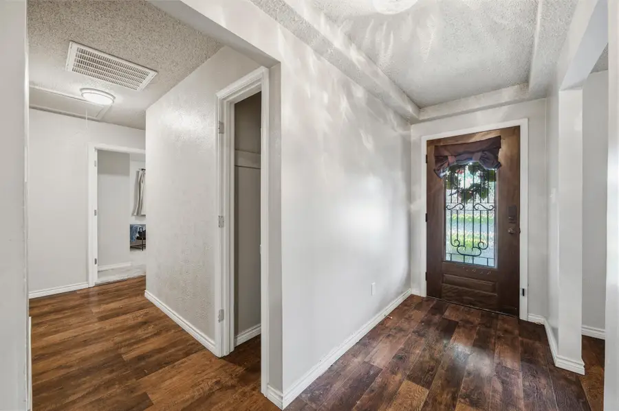 409 E Scotland Drive, Irving, TX 75062 - #3
