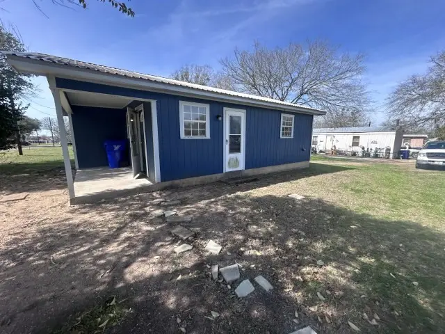 902 Simpson Street, Yoakum, TX 77995 - #2