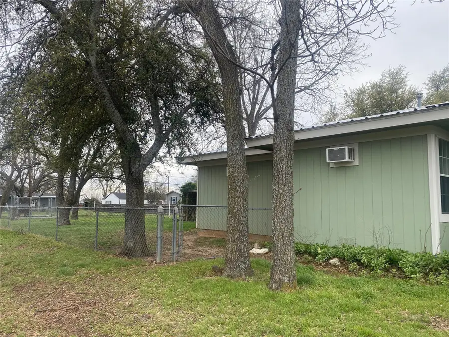 807 Gantt Street, Bangs, TX 76823 - #2