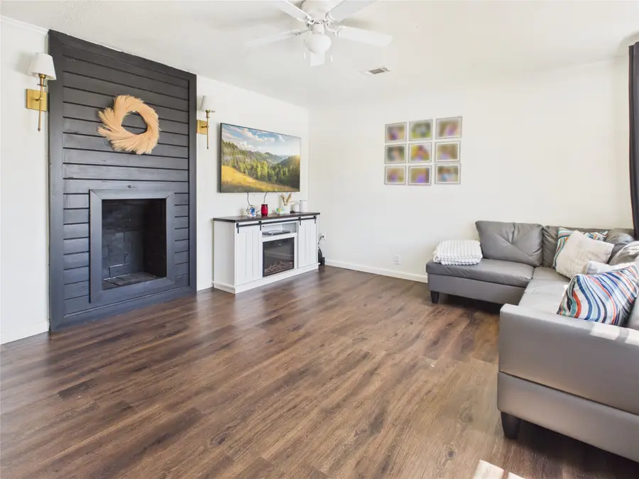 321 E Pine, Jacksboro, TX 76458 - #3