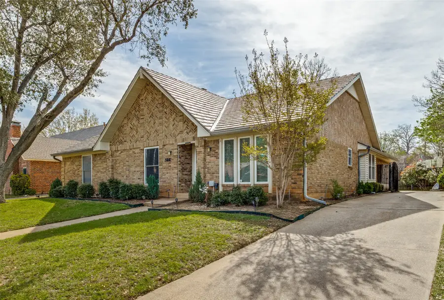 504 Chaffee Drive, Arlington, TX 76006 - #2